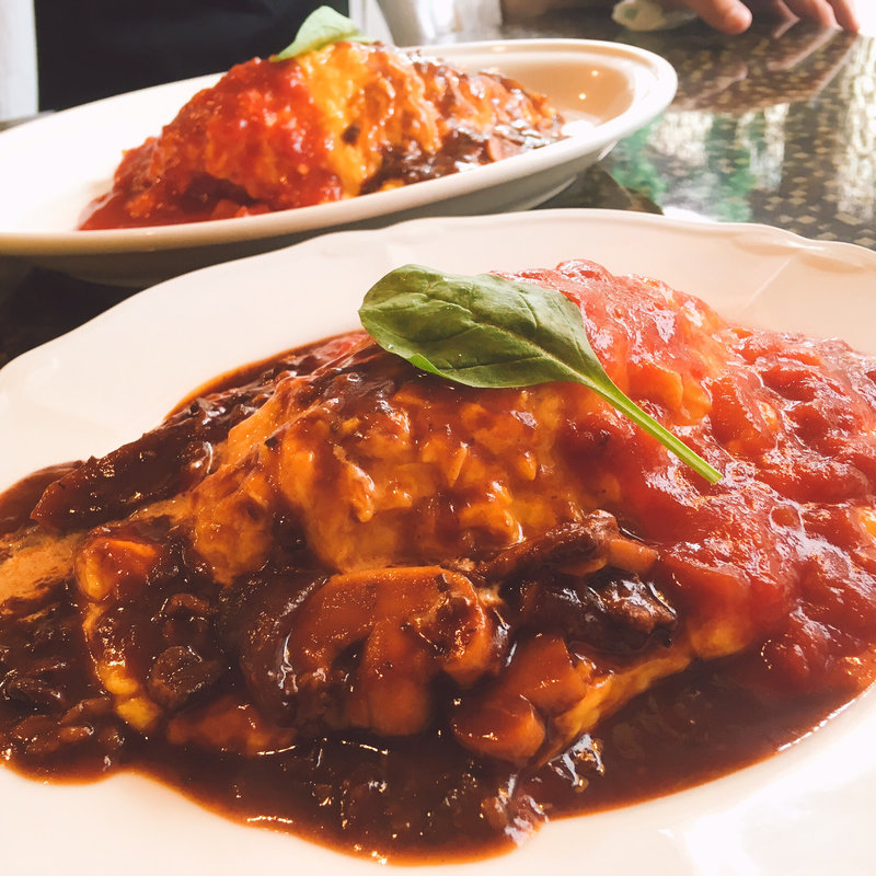 ダブルソース(ハヤシ＆トマト)花咲オムライス(ビストロぽわぶる)