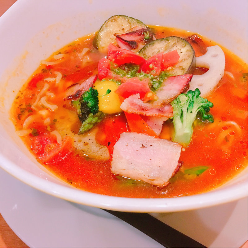 とろーりチーズの濃厚トマトラーメン(マ・メゾン渋谷)