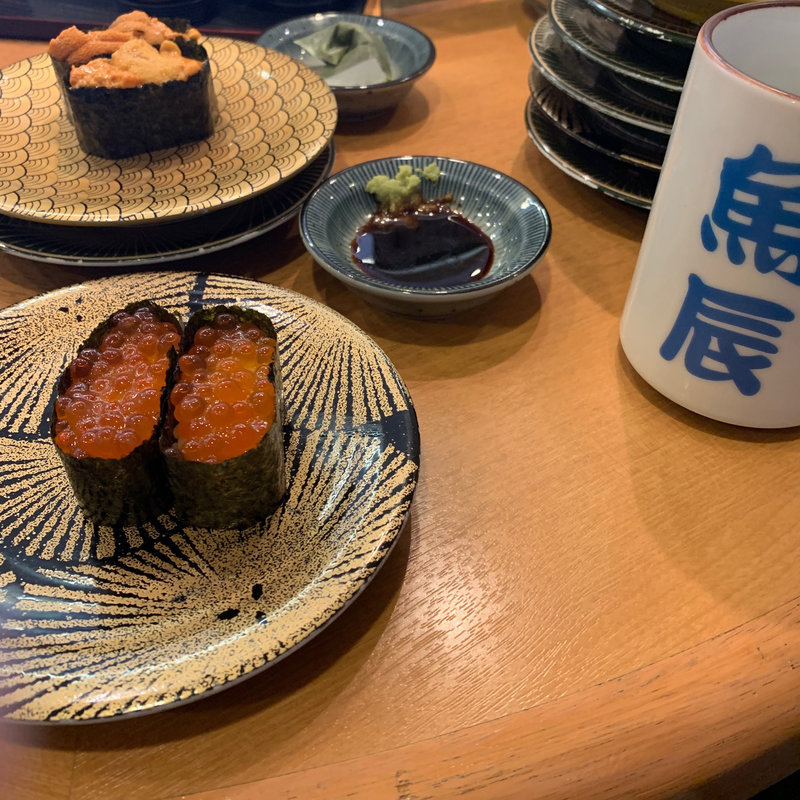 軍艦巻　生ウニ(市場ずし 魚辰)