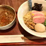 鴨肉と赤味噌のつけ麺(メンドコロ キナリ)
