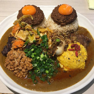 MIX・大・豚・ダブルキーマ・中華風アチャール・納豆・ポテトサラダ・ハンマーカンマー(吉田カレー  )