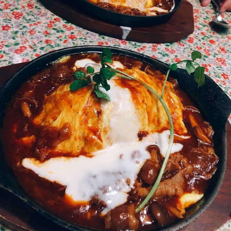 牛肉ときのこのごちそうシチューオムライス(ラケル 宇都宮ベルモール店 )