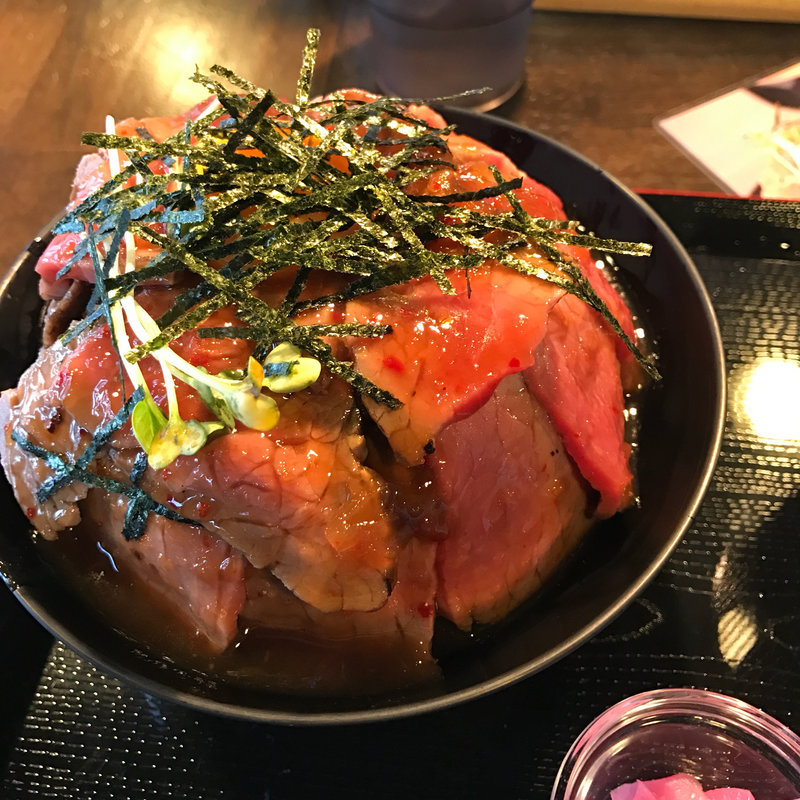 ローストビーフ丼(ドンブリ アサダ)
