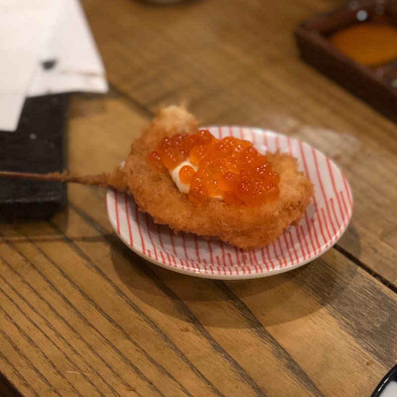 鮭いくら(串揚げ とろろ鍋 華金)