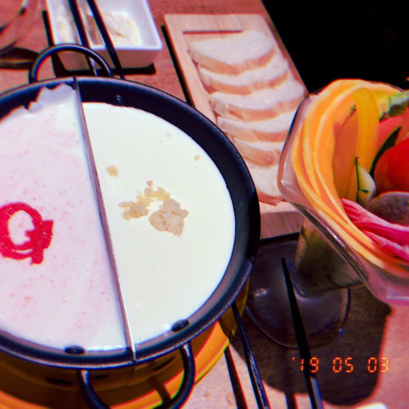  契約農園の新鮮野菜パフェの ラクレットチーズフォンデュ～バケット添え～(上野ガーデンファーム 上野中央通り店 )