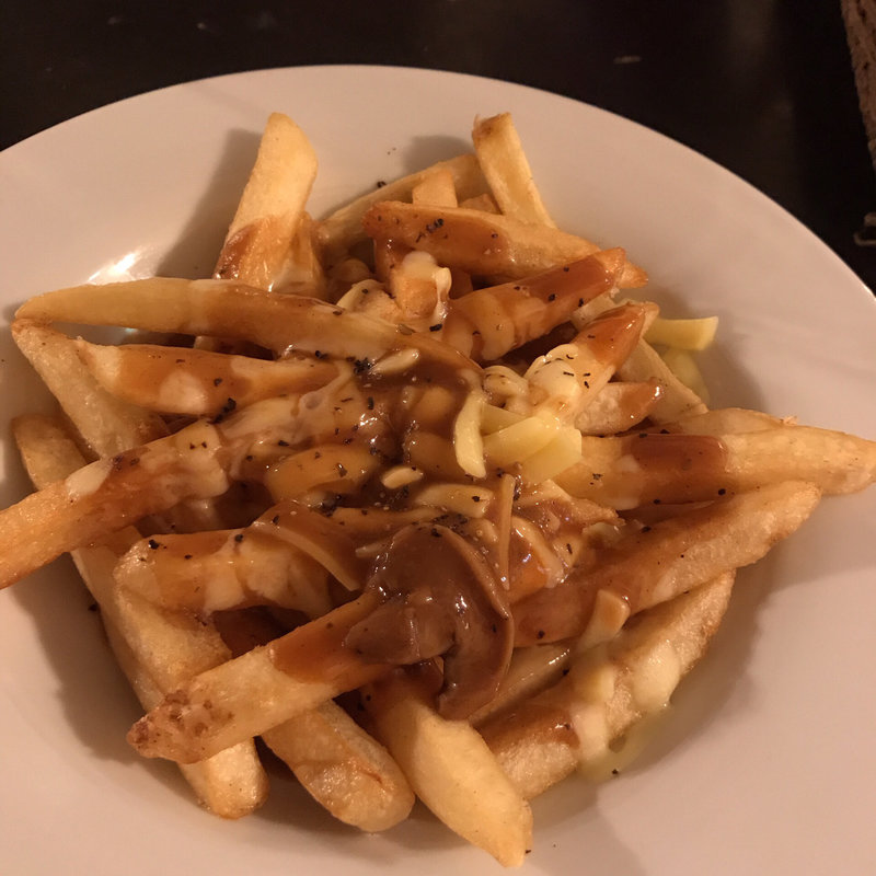 スライシーズプーティン(SLICES Cafe&Bar)