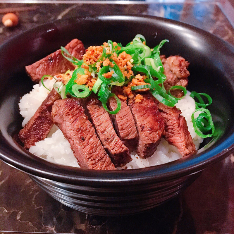 ステーキ丼 (大盛り)(kobe ステーキハウス)
