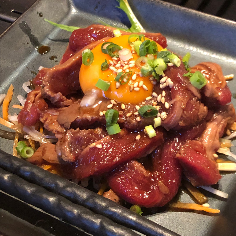 炙りラム肉のユッケ 卵黄のせ     オープン記念特別コース(ラム焼肉専門店 lamb ne (らむね))