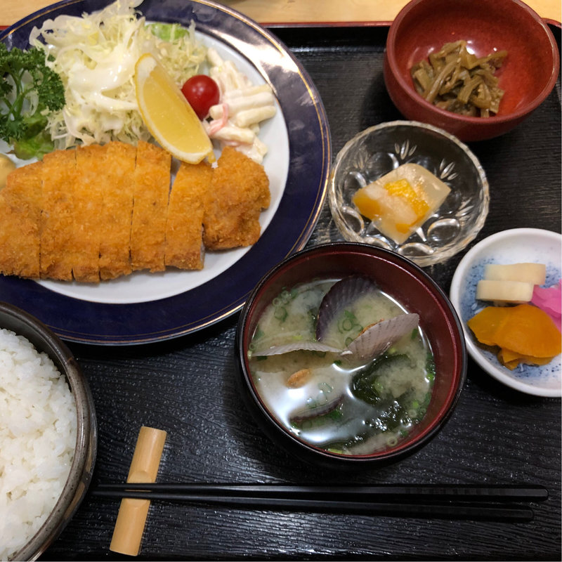 とんかつ定食(よしざわ)