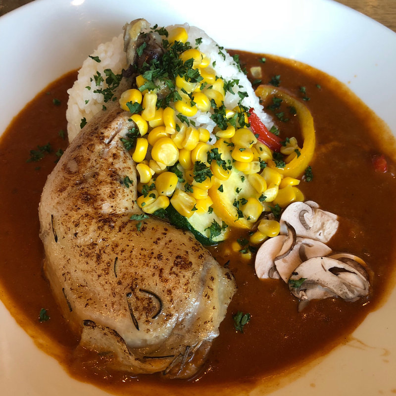 鶏肉のコンフィとバターチキンカレー(100本のスプーン FUTAKOTAMAGAWA)