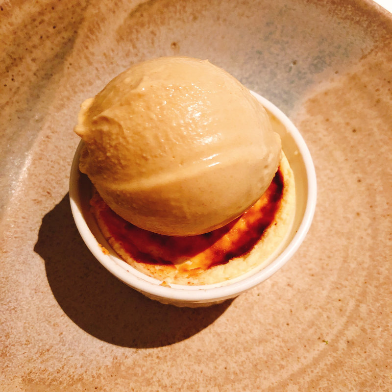 チーズケーキ キャラメルアイスクリーム添え(西麻布 K+)