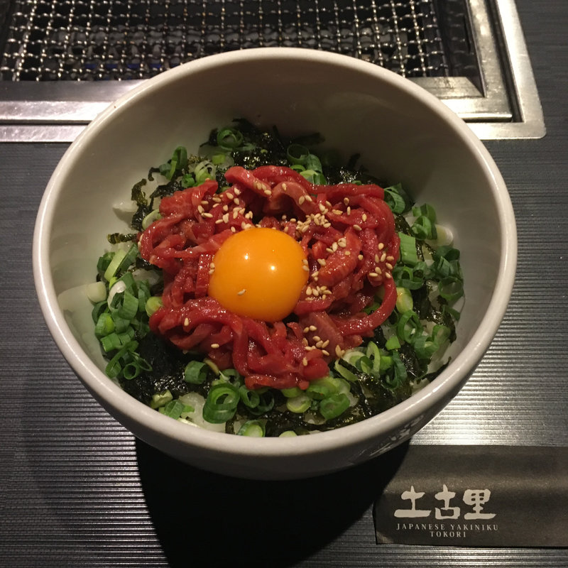 ローストビーフユッケ丼(和牛焼肉 土古里 新宿NOWAビル店)