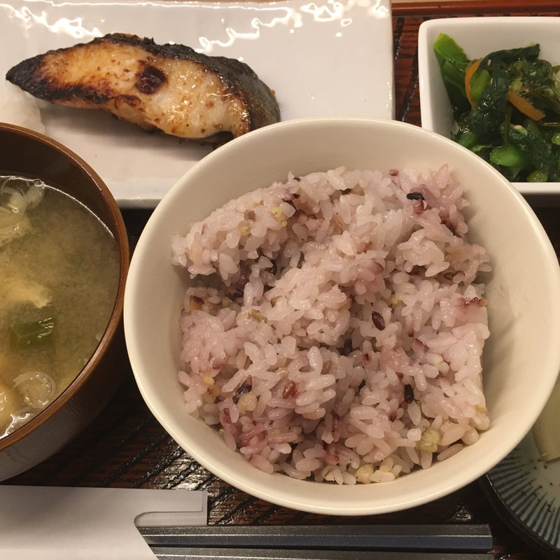 銀ダラ西京漬焼き定食(いろ)