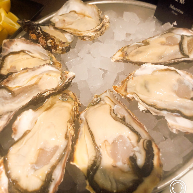 牡蠣数種類食べ放題(ウメダステーションオイスターバー阪急グランドビル店)