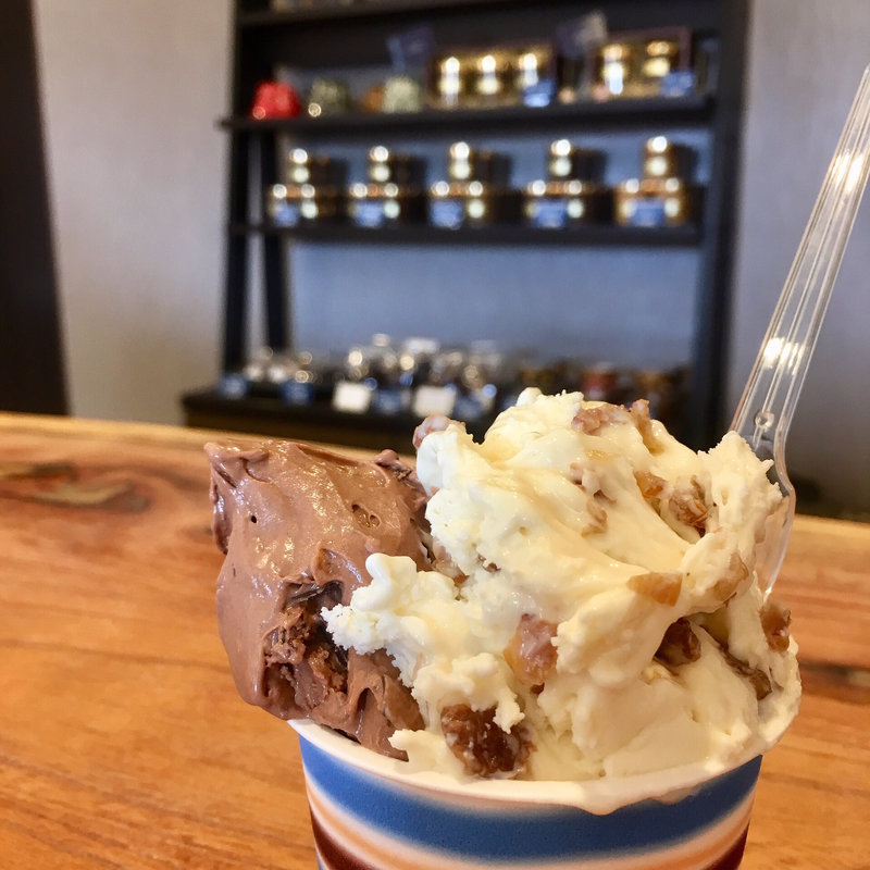 ショコラとラムレーズンのダブルをカップで。（ジェラート）(Le Ciel bleu)