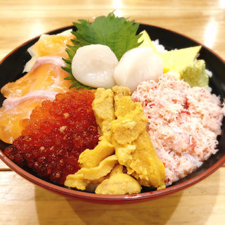 豪華北海丼(海鮮丼専門店 伊助 （いすけ）)