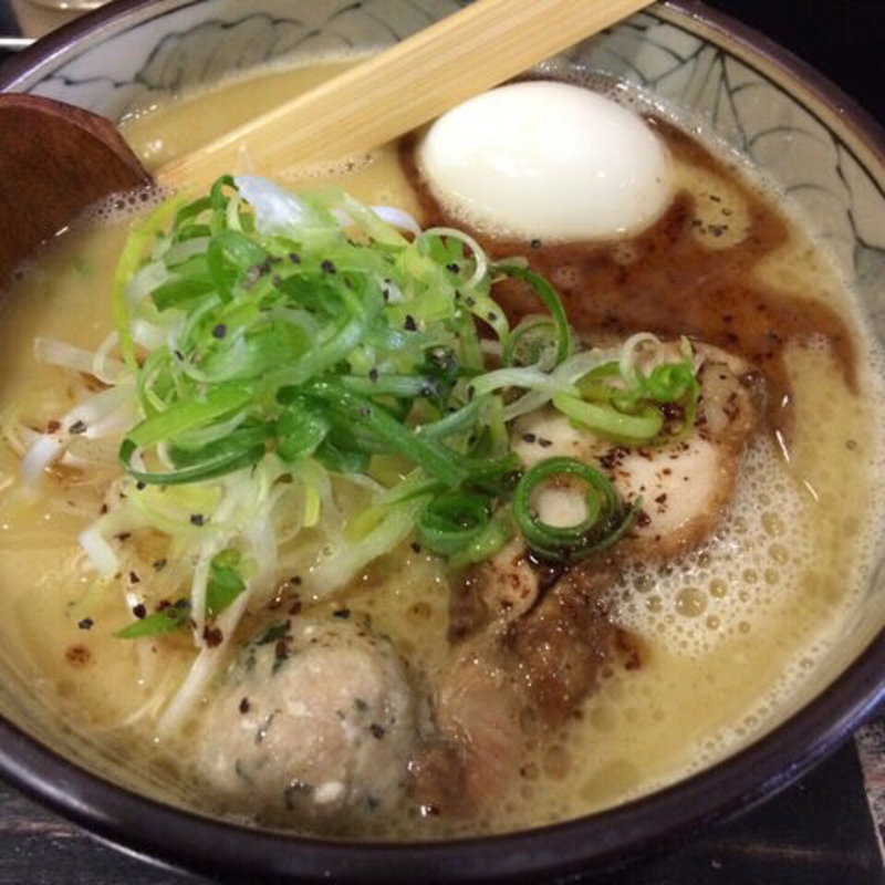 濃厚鶏白湯(こうの鶏)