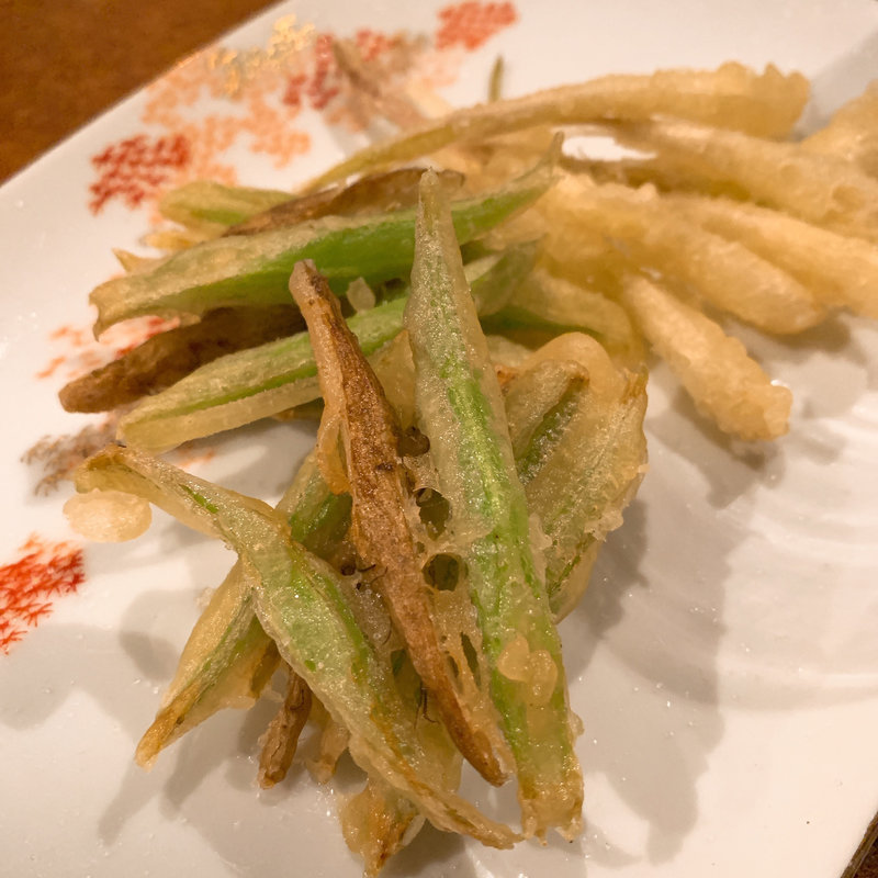 牛蒡と島らっきょの天ぷら(コノ花まひろ )