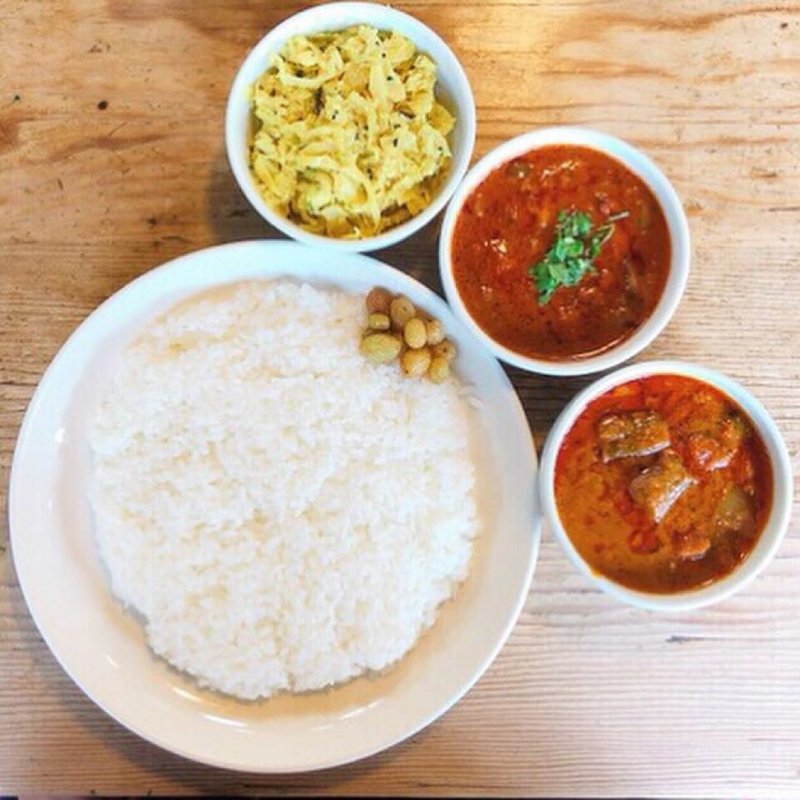 トリプル（ポリヤル、オクラとムングダルカリー、ナストマトカリー）(葡萄舎)