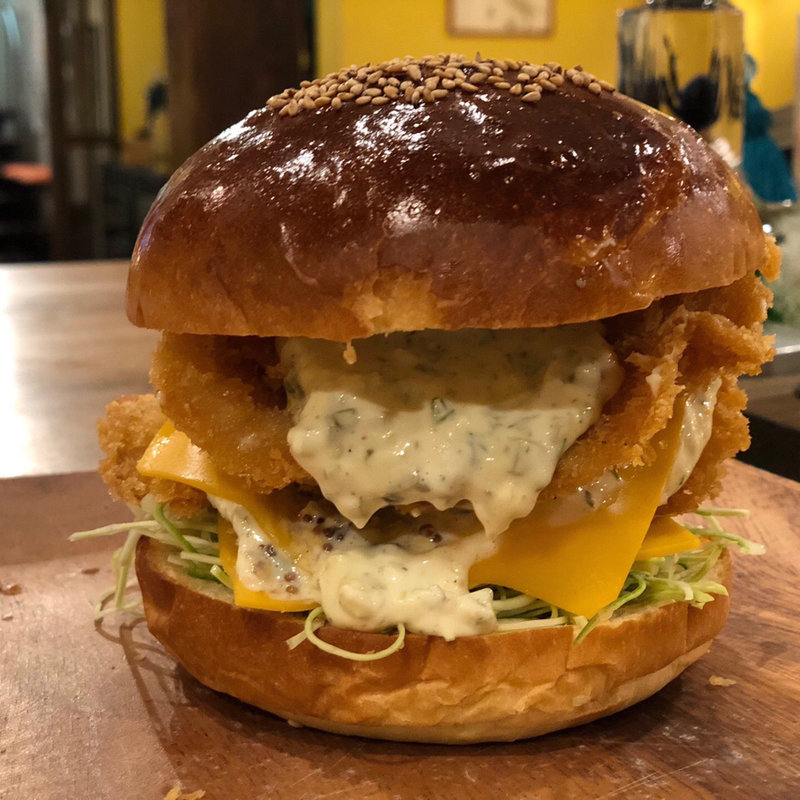 ダブルフィッシュタルタルバーガー(赤坂チーズダイニングカナリア)