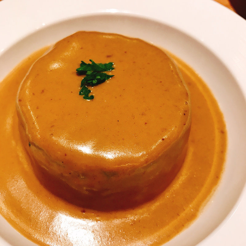 コンソメでやわらかく炊いた大根 　ポルチーニ茸クリームソース(赤白 ルクア大阪店 （コウハク）)