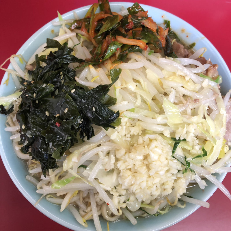 小ぶた、にんにく、野菜、ワカメ、ニラ(ラーメン二郎 中山駅前店 )