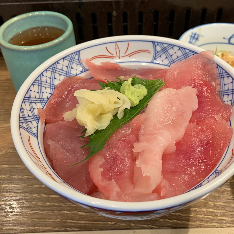 まぐろ2色丼（ランチメニュー）(磯丸水産 プリンセス大通り店 )
