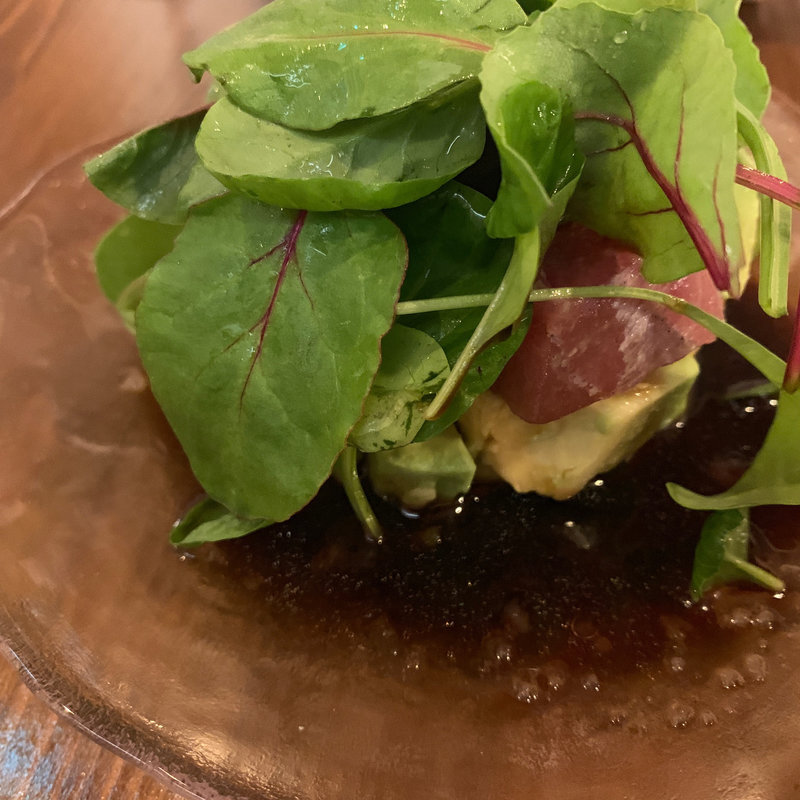 マグロとアボカドのカルパッチョ(アカネコ)