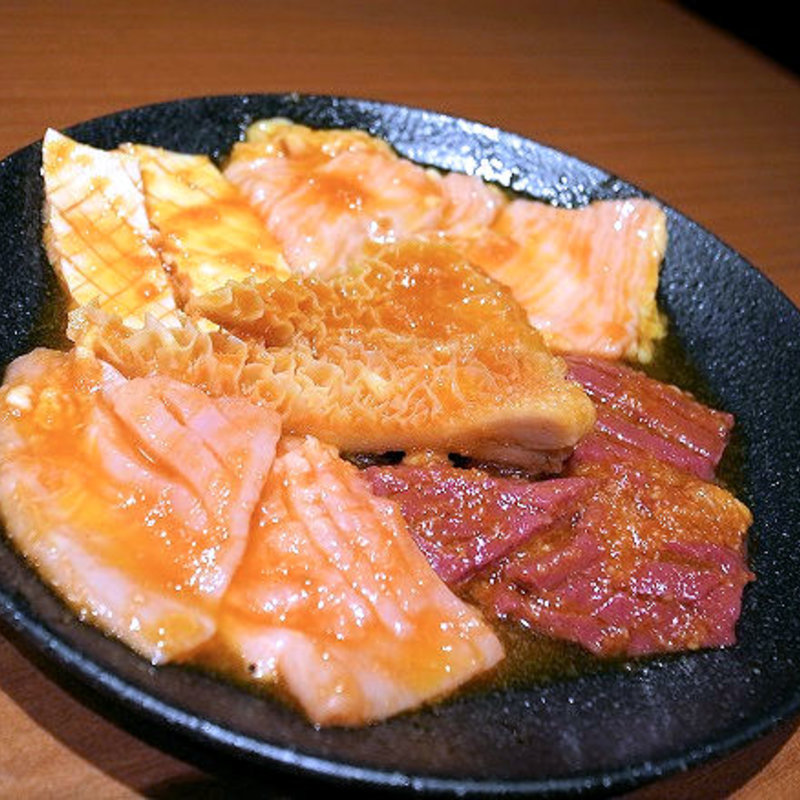 自慢のホルモン5種盛り(焼肉ホルモン 山水縁 虎ノ門本店)