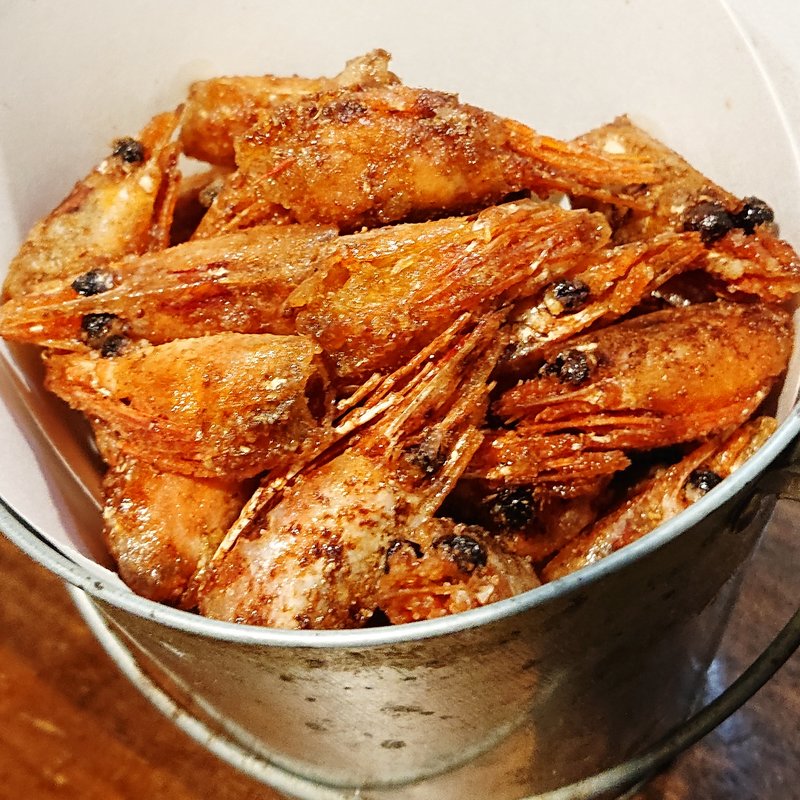 お通し・エビの頭の唐揚げ(バル・エビータ)