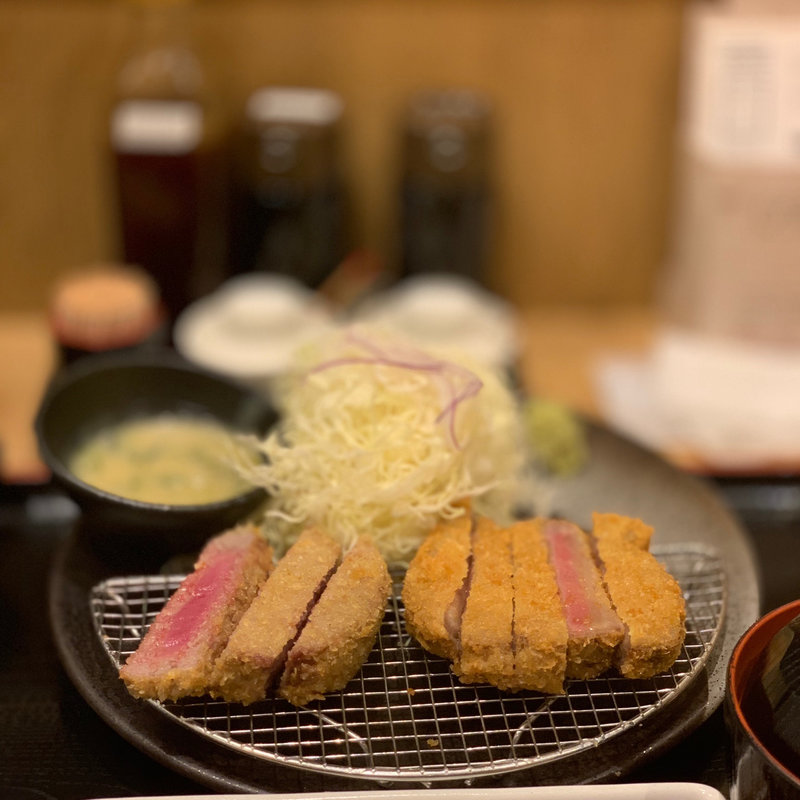 ヒレとタン(牛カツ京都勝牛 新宿小滝橋通店)