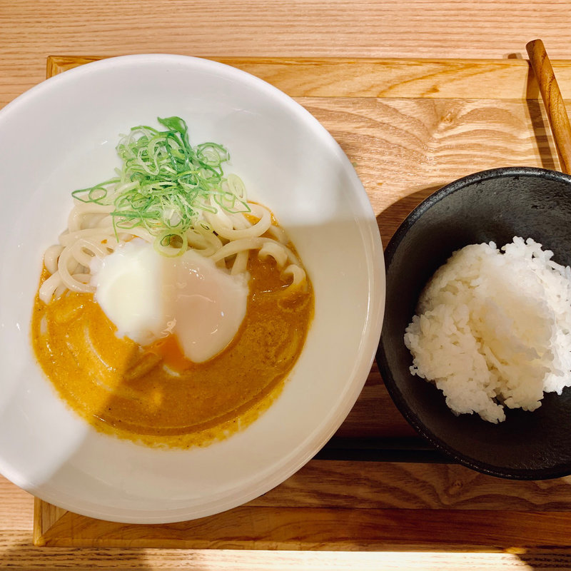 薬膳カレー釜玉(本町製麺所 天の上 JR新大阪店)