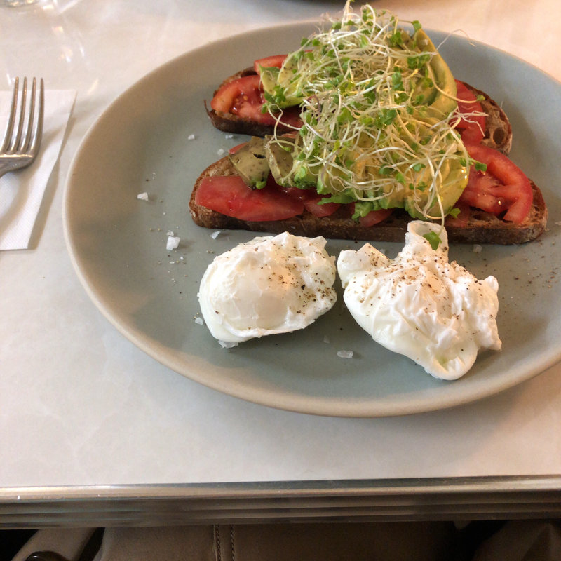 卵とアボガドのオーブントースト(ブレックファストクラブ 東京)