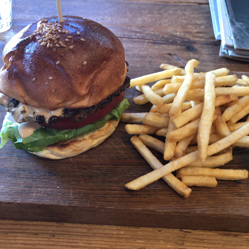 レギュラーバーガー(カフェ ソウル ツリー （Cafe Soul Tree）)