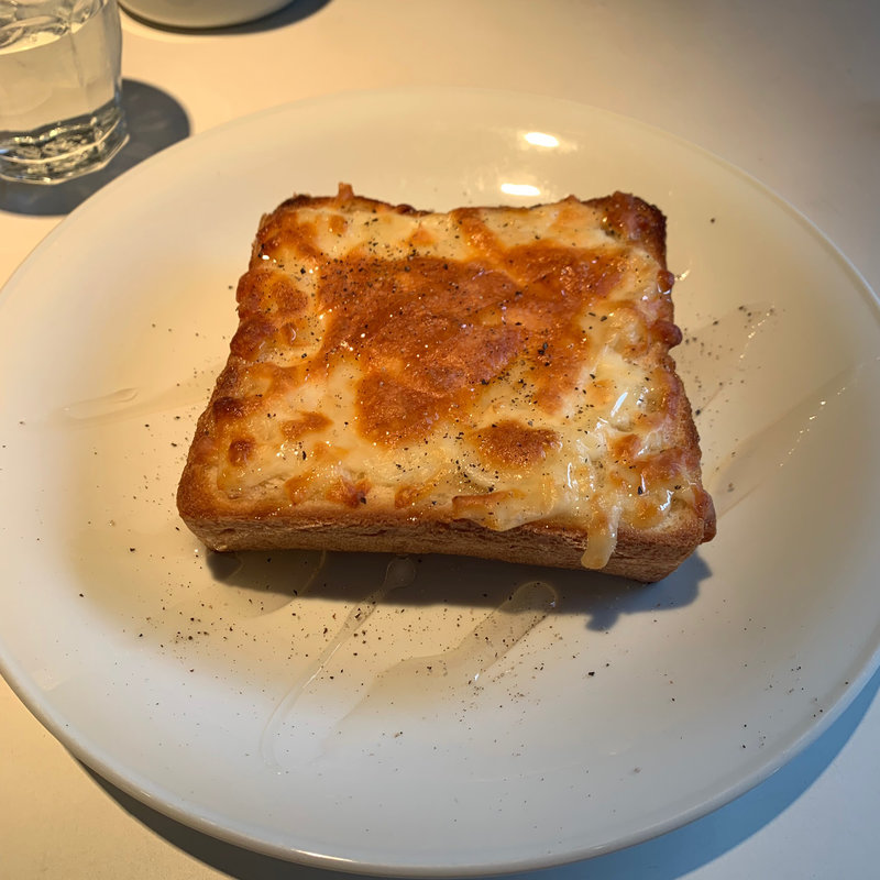 チーズペッパーハニートースト(THE A.I.R BUILDING)