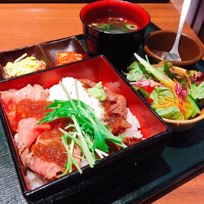 プレミアム肉重(焼肉 家蔵)