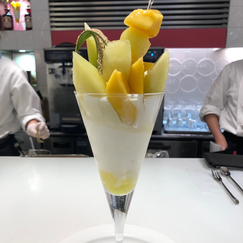 静岡マスクメロンとタイマンゴーのパフェ(新宿高野本店 タカノフルーツパーラー)