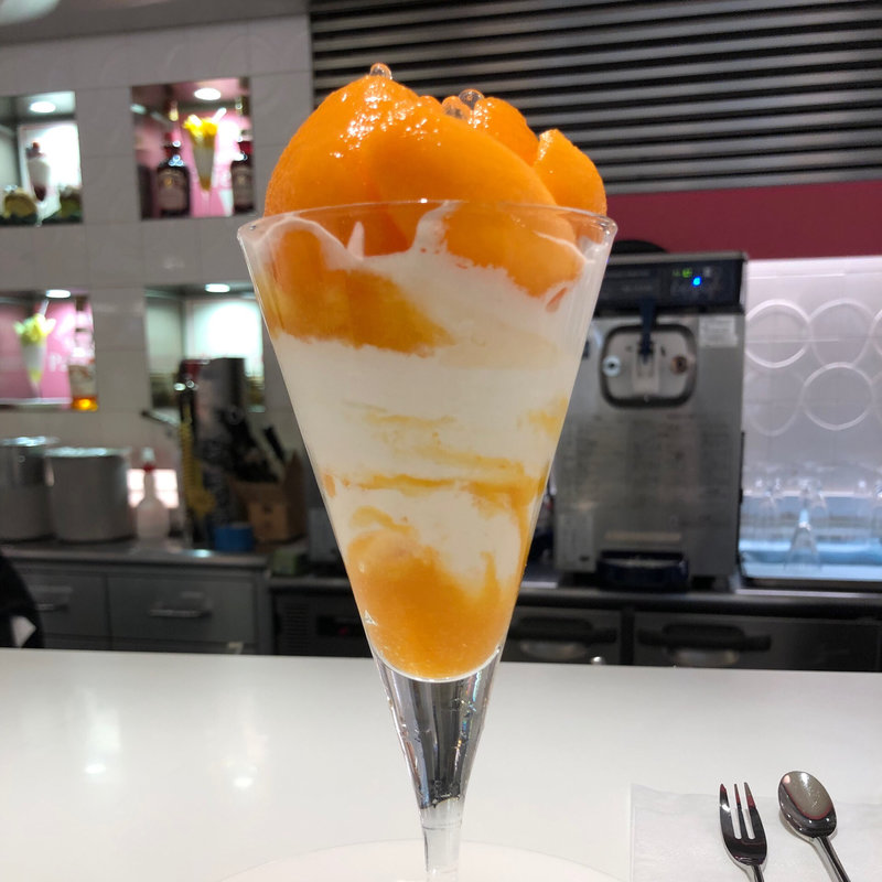 長崎産枇杷のパフェ(新宿高野本店 タカノフルーツパーラー)