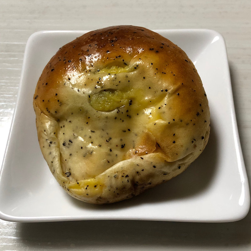 紅茶とイチジクのクリームパン(ゴジュウニチョウメベーカリー)