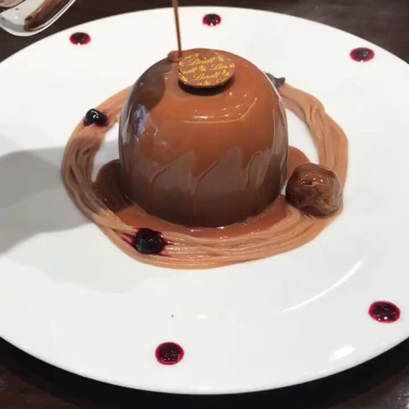 平日限定ケーキセット（チョコラ・オランジュ、ホットチョコレート）(Lindt)