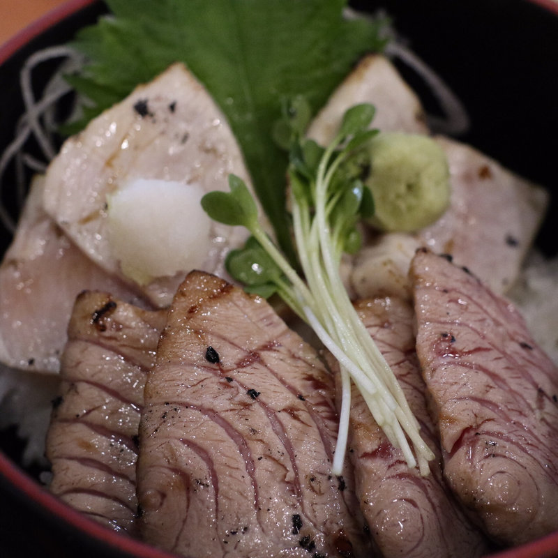 あぶり丼(まぐろ食堂 七兵衛丸)