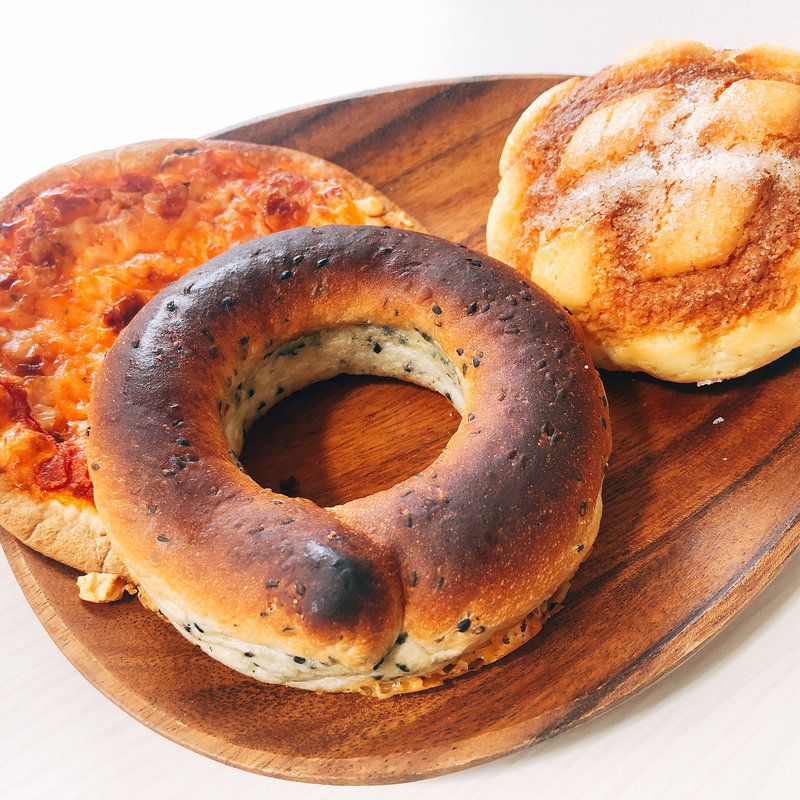 パン3つ(自家焙煎珈琲パン屋カフェロクアーチェ)