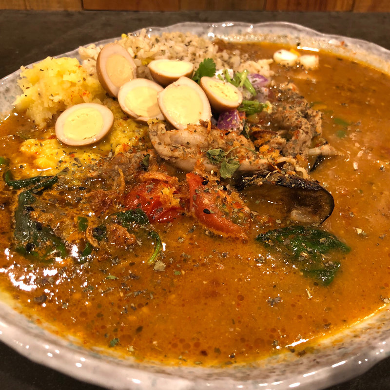 トマトと鶏セセリのバジルカレー(創作カレーツキノワ)