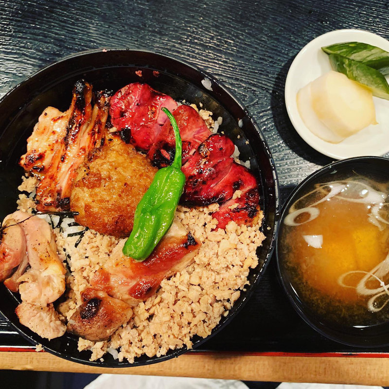 焼鳥丼(鳥与志)