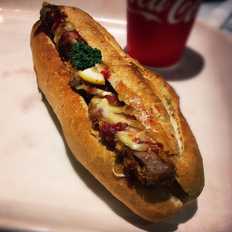 黒毛メンチとボロニアのWカツ(ベーカー バイツェン マークイズ福岡ももち店)