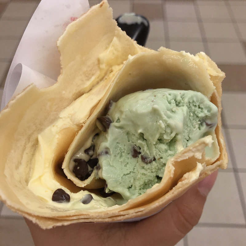 バターシュガークレープ+チョコミントアイス+チョコドット+カスタードホイップ(ホブソンズ)