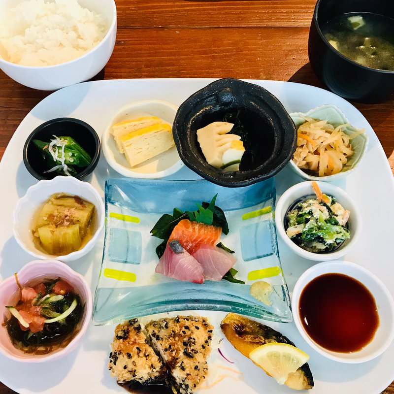 一汁十菜プレートランチ(Hanayaka Cafe （はなやかカフェ）)