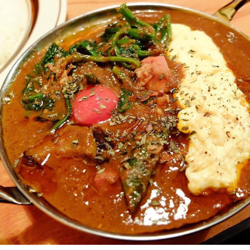 ベーコン たまごとほうれん草のカレー(ダメヤ 薬院店)