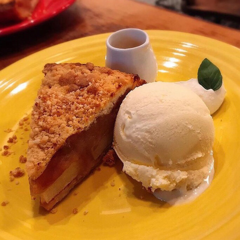 グラニースミスアップルパイ  フレンチダマンド 1カット(GRANNY SMITH APPLE PIE & COFFEE 横浜店)