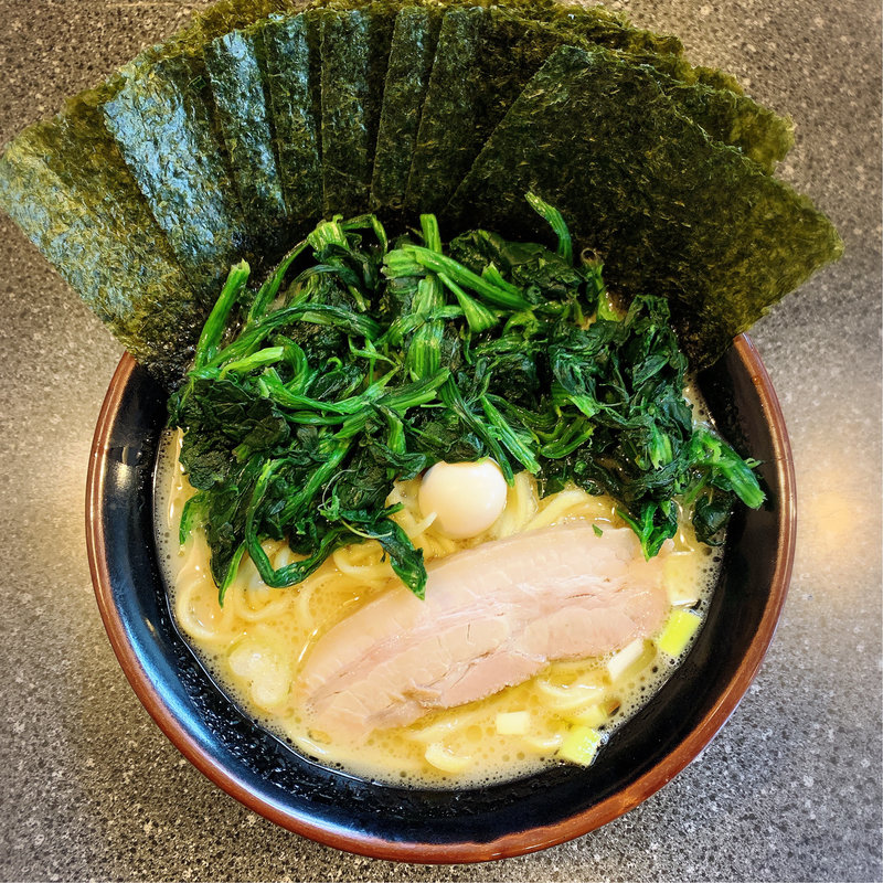 濃厚とんこつ醤油ラーメン(鶴見家)